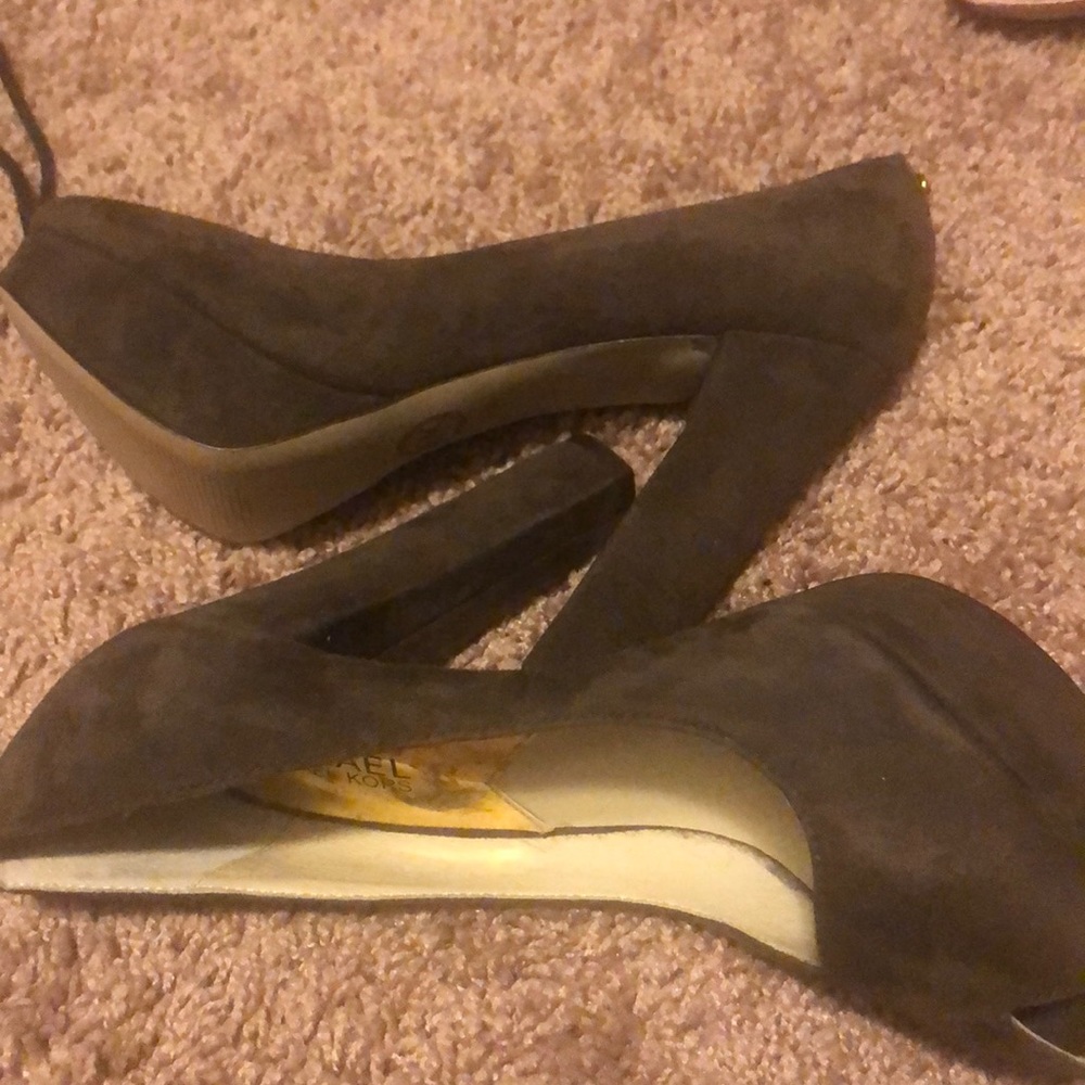 Shoes - Picture 3 of 3